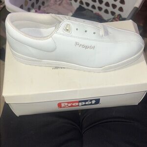 NWT! Women’s White Sneakers